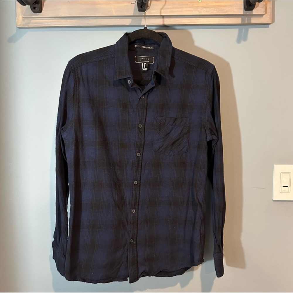 Forever 21 Men Fitted Flannel Button Up Shirt in Blue/Black Plaid